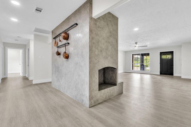 617 Baywood Drive, Seabrook, TX 77586