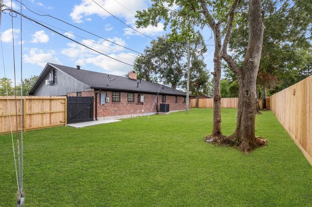 617 Baywood Drive, Seabrook, TX 77586
