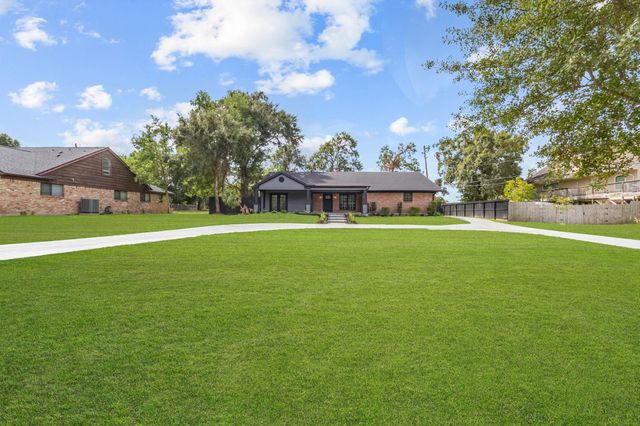 617 Baywood Drive, Seabrook, TX 77586