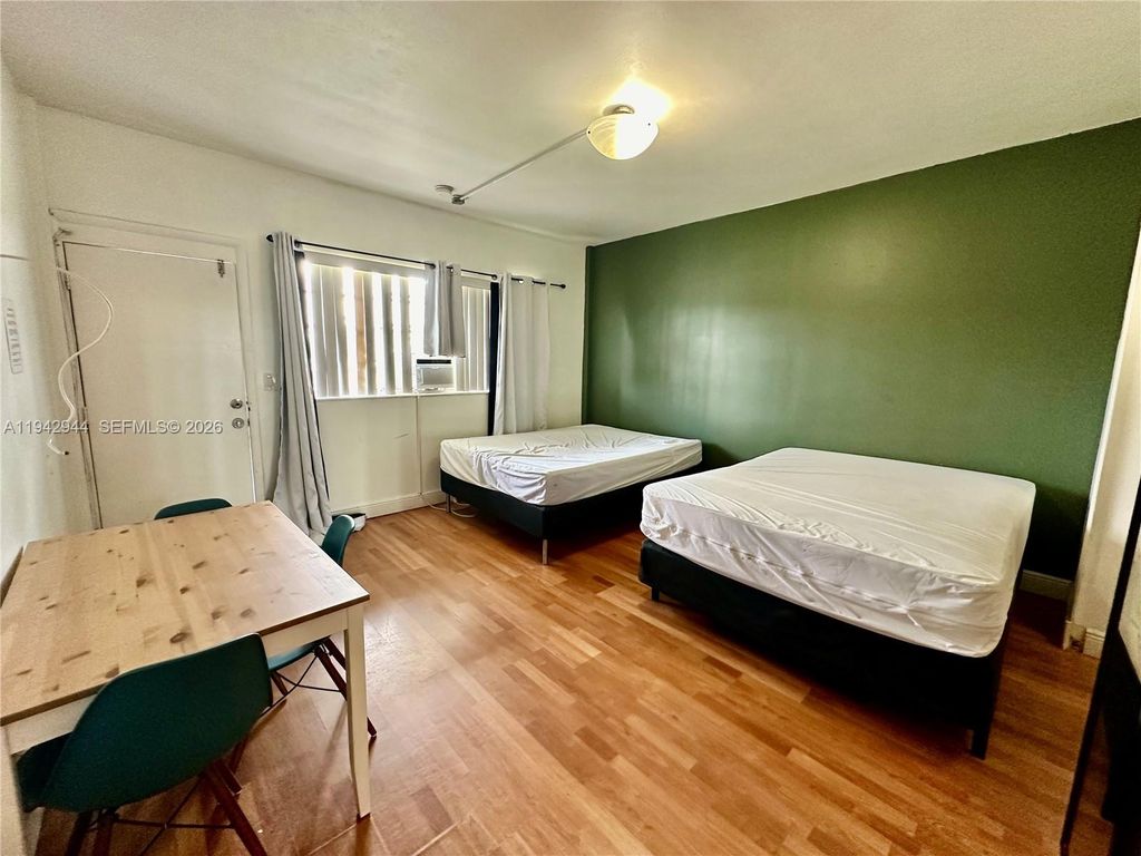 26 Diplomat Pkwy 2368, Hallandale Beach, FL 33009