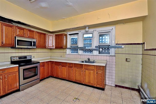 27-29 Oak Street, Paterson, NJ 07501
