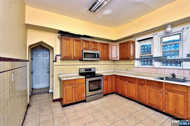 27-29 Oak Street, Paterson, NJ 07501