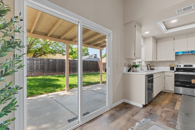 5925 Creighton Way, Sacramento, CA 95842