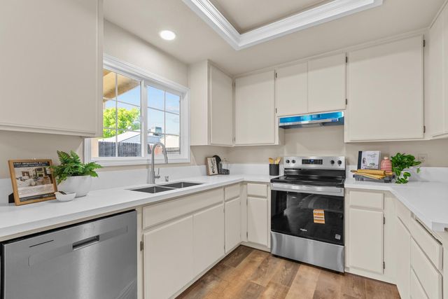 5925 Creighton Way, Sacramento, CA 95842