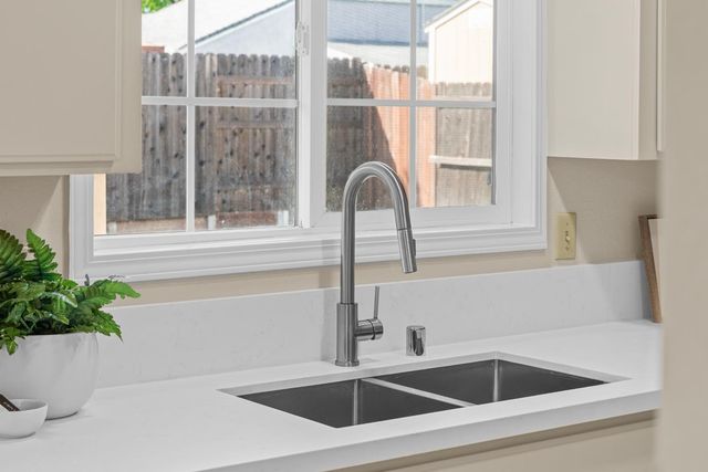 5925 Creighton Way, Sacramento, CA 95842