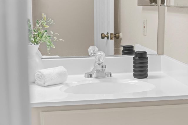 5925 Creighton Way, Sacramento, CA 95842