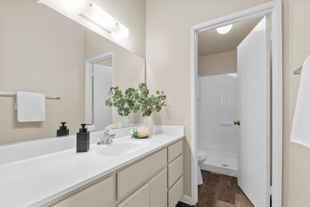 5925 Creighton Way, Sacramento, CA 95842