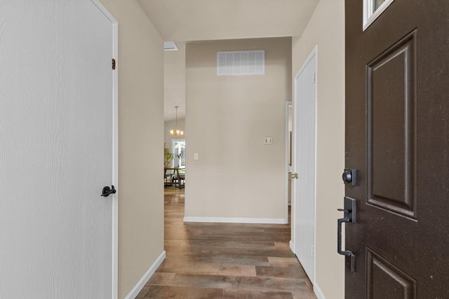 5925 Creighton Way, Sacramento, CA 95842