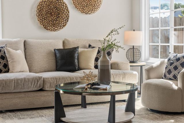 5925 Creighton Way, Sacramento, CA 95842