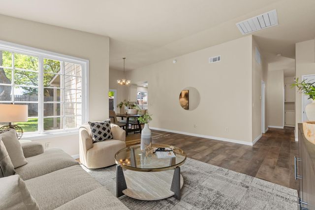 5925 Creighton Way, Sacramento, CA 95842