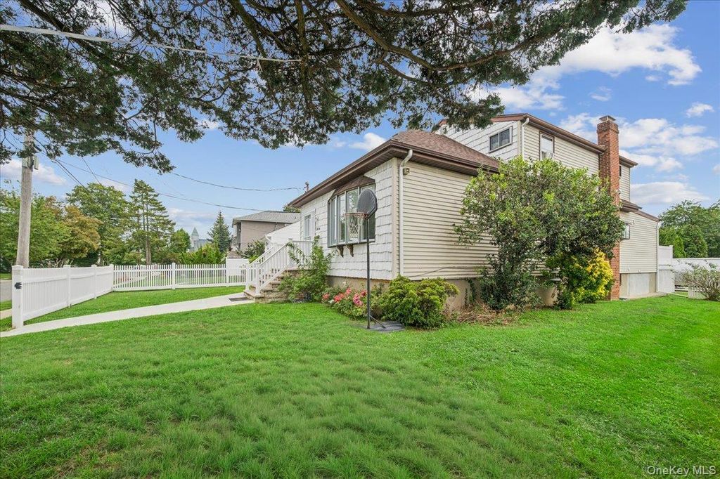 2696 W Alder Road, Bellmore, NY 11710 — photo 3