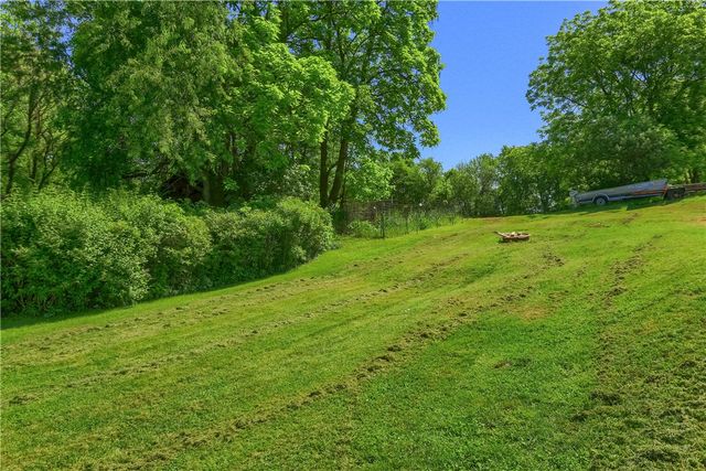 1133 Rosannah St, Ellwood City, PA 16117