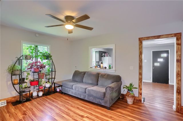 1133 Rosannah St, Ellwood City, PA 16117
