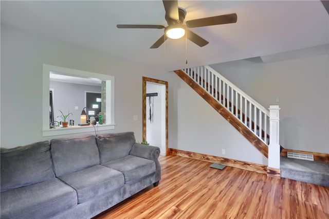 1133 Rosannah St, Ellwood City, PA 16117