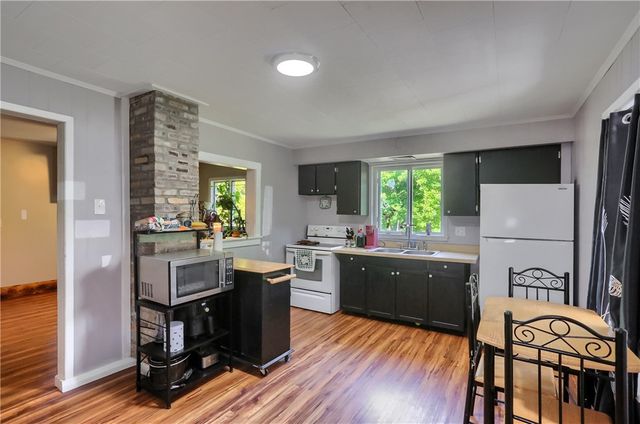 1133 Rosannah St, Ellwood City, PA 16117