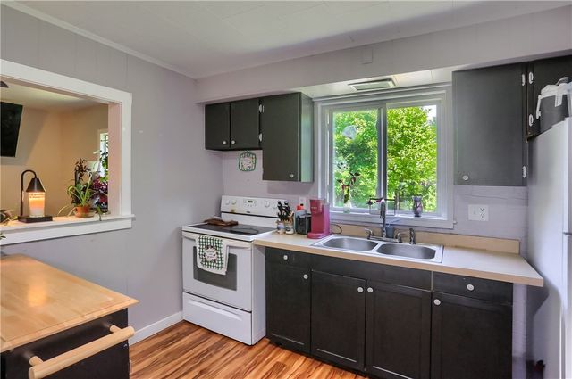 1133 Rosannah St, Ellwood City, PA 16117