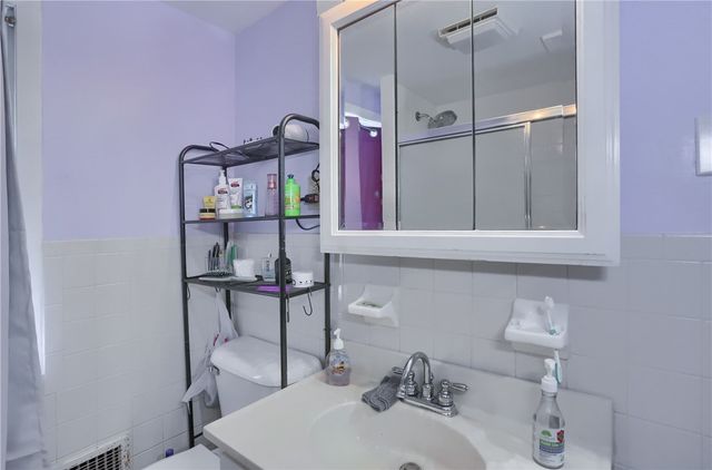 1133 Rosannah St, Ellwood City, PA 16117