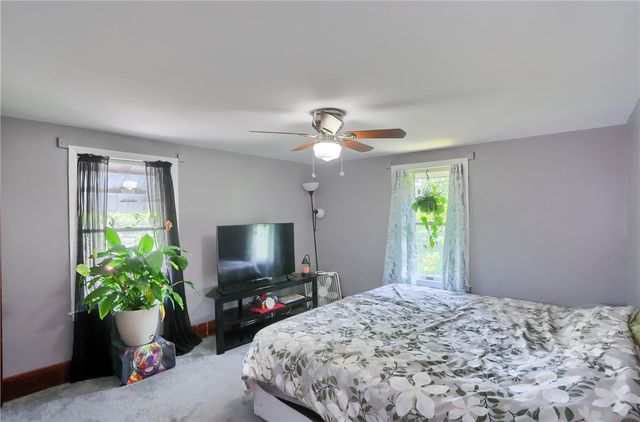 1133 Rosannah St, Ellwood City, PA 16117