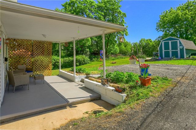 1133 Rosannah St, Ellwood City, PA 16117