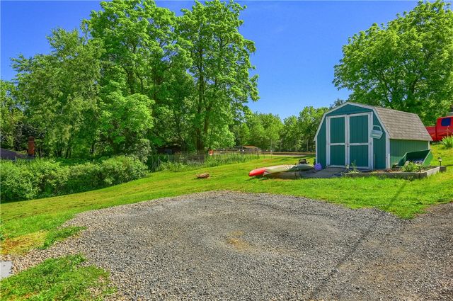 1133 Rosannah St, Ellwood City, PA 16117