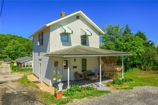 1133 Rosannah St, Ellwood City, PA 16117