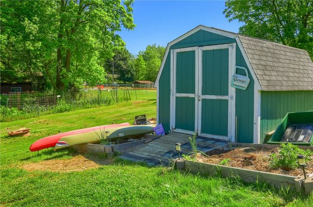 1133 Rosannah St, Ellwood City, PA 16117