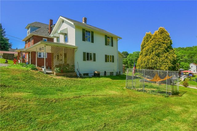 1133 Rosannah St, Ellwood City, PA 16117