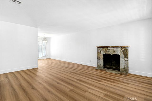 75220 Valencia, Palm Desert, CA 92211