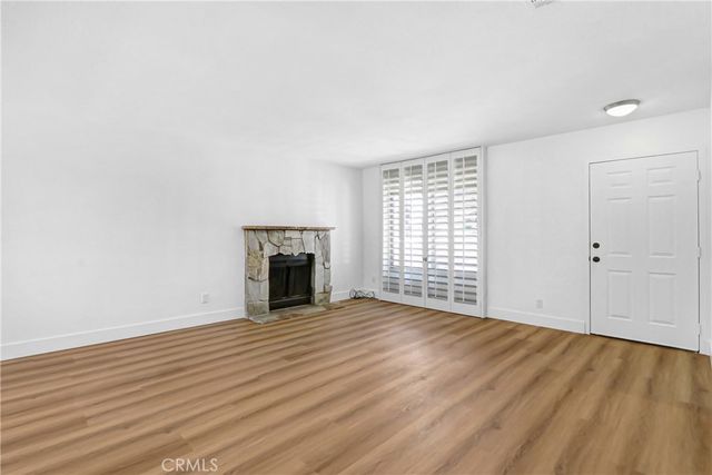 75220 Valencia, Palm Desert, CA 92211