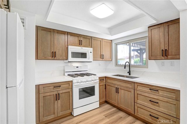 75220 Valencia, Palm Desert, CA 92211