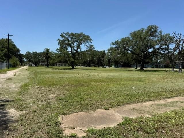 800 3rd Ave N Avenue N, Texas City, TX 77590