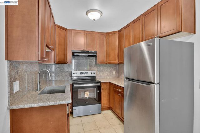 2841 Octavia St, Oakland, CA 94619