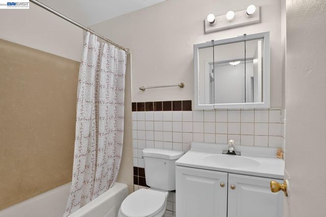 2841 Octavia St, Oakland, CA 94619