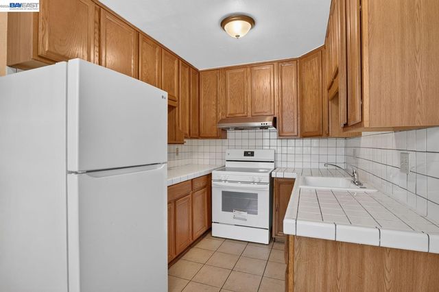 2841 Octavia St, Oakland, CA 94619
