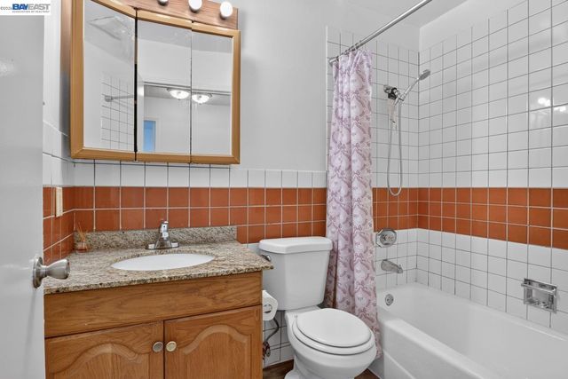 2841 Octavia St, Oakland, CA 94619