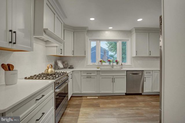 13 VICTORIA WAY, Camp Hill, PA 17011