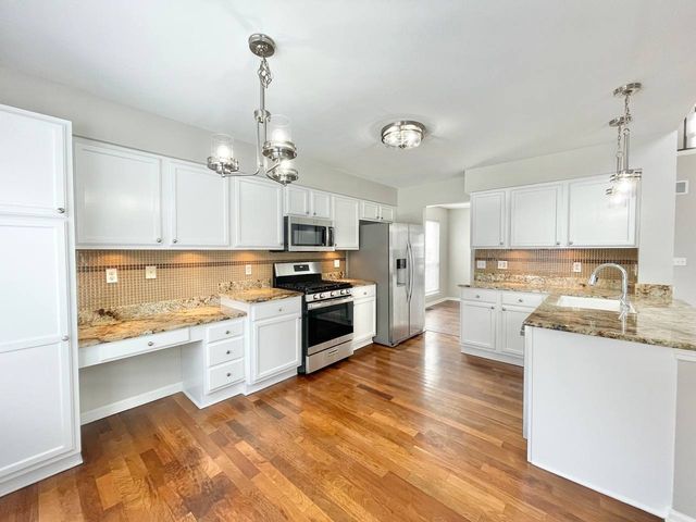 602 Pearces Ford Road, Oswego, IL 60543