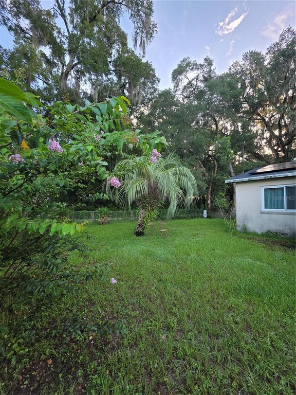 Image 5 of property listing at 11647 SE 60TH AVENUE, Belleview, FL 34420