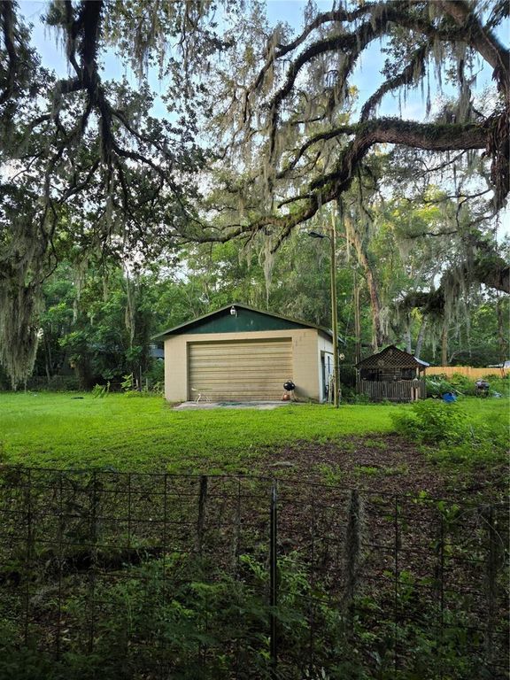 Image 7 of property listing at 11647 SE 60TH AVENUE, Belleview, FL 34420