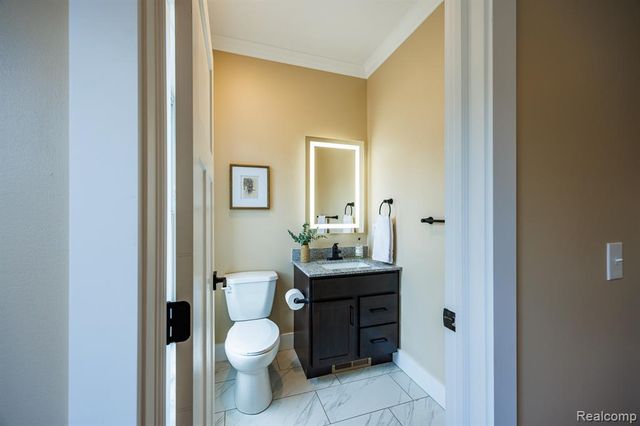 211 W Fifth Avenue, Flint, MI 48502