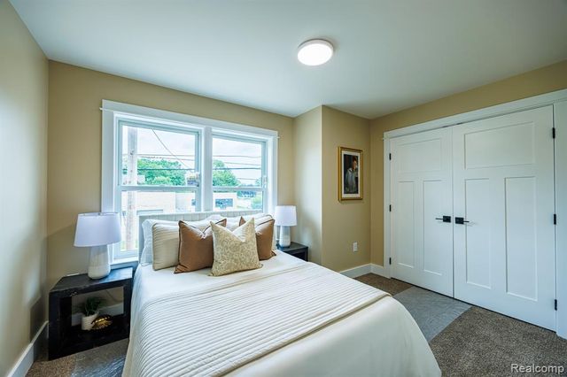 211 W Fifth Avenue, Flint, MI 48502