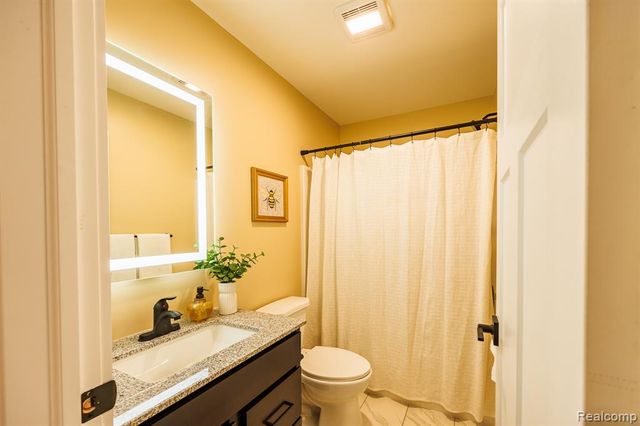 211 W Fifth Avenue, Flint, MI 48502