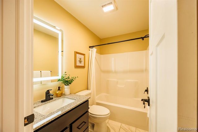 211 W Fifth Avenue, Flint, MI 48502