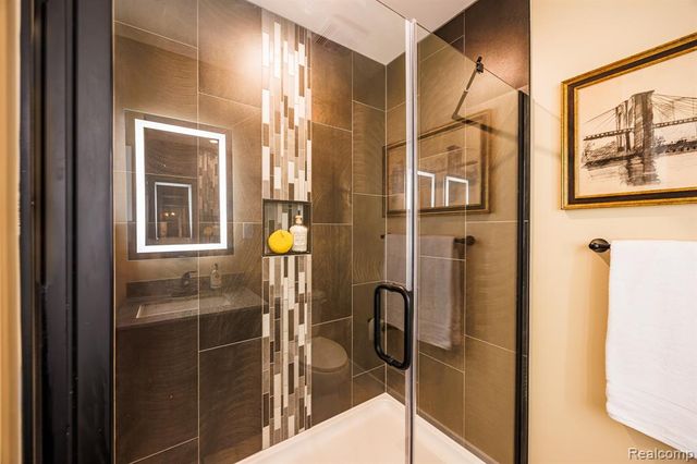 211 W Fifth Avenue, Flint, MI 48502