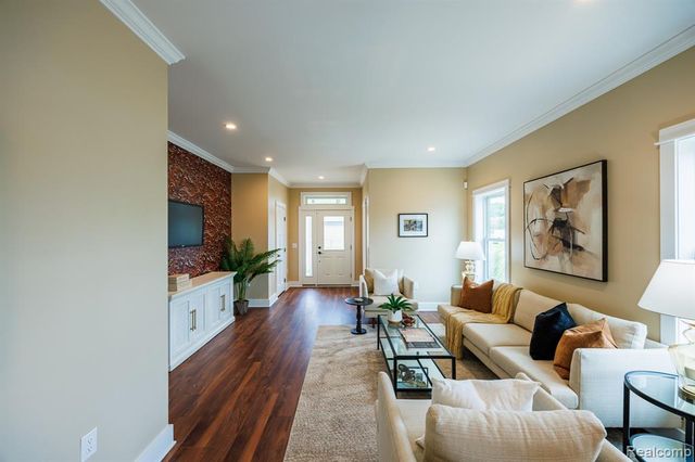 211 W Fifth Avenue, Flint, MI 48502