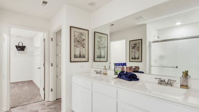 1847 baler Avenue, Aurora, IL 60503