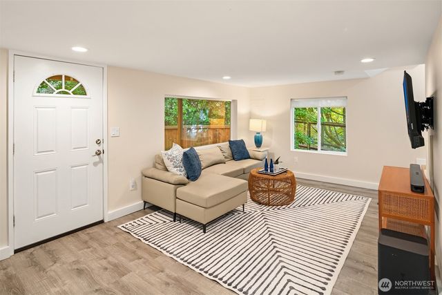 4626 33rd Avenue W, Seattle, WA 98199
