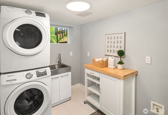 4626 33rd Avenue W, Seattle, WA 98199