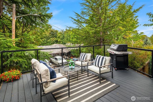 4626 33rd Avenue W, Seattle, WA 98199