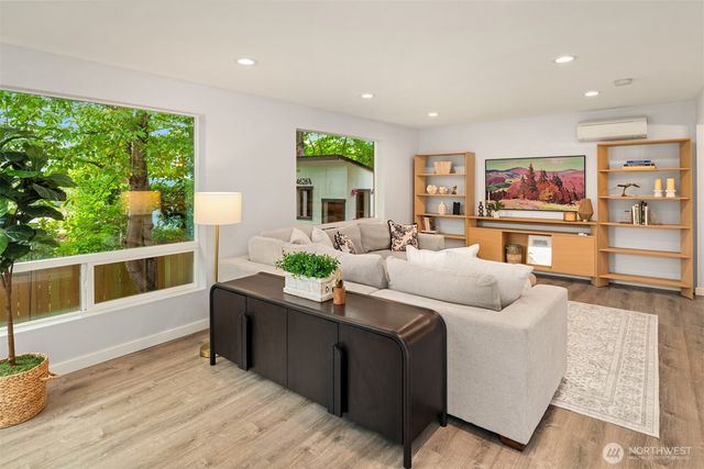 4626 33rd Avenue W, Seattle, WA 98199